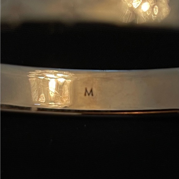 LOUIS VUITTON NANOGRAM CUFF - Picture 4 of 8